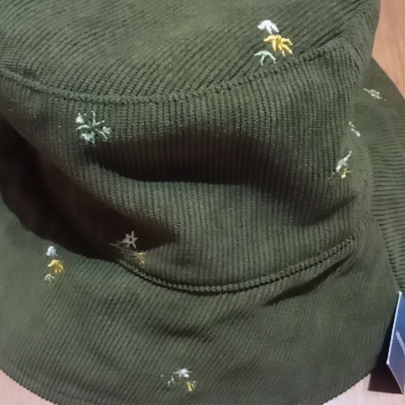 NWT "Universal Thread" green Embroidered Bucket Hat - Picture 2 of 5